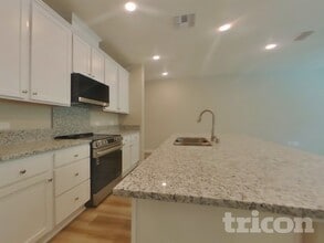 6 Adella Pl in Sacramento, CA - Building Photo - Building Photo