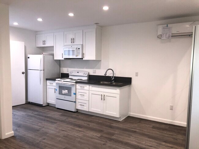 1740 Preuss Rd, Unit ADU in Los Angeles, CA - Building Photo - Building Photo