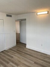 8752 SW 12th St, Unit 202 in Miami, FL - Building Photo - Building Photo