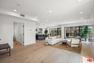 715 N Alfred St in West Hollywood, CA - Building Photo - Building Photo