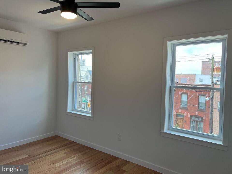 1209 Snyder Ave-Unit -3 in Philadelphia, PA - Building Photo