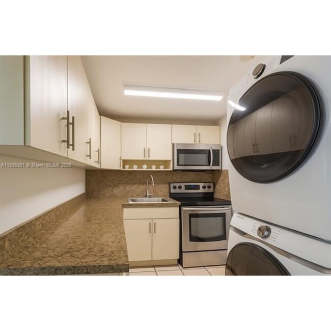 3925 SW 88th Pl in Miami, FL - Building Photo - Building Photo
