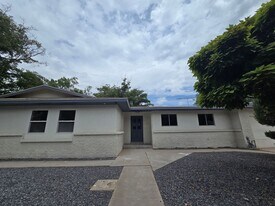 2115 Perry Rd SW in Albuquerque, NM - Building Photo