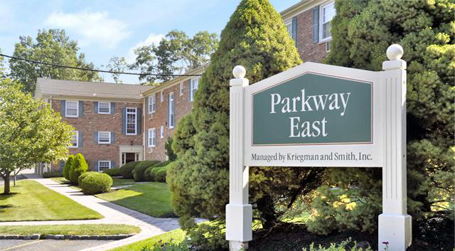 Parkway East in Caldwell, NJ - Foto de edificio