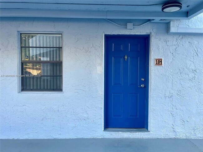 9440 Fontainebleau Blvd in Miami, FL - Building Photo - Building Photo