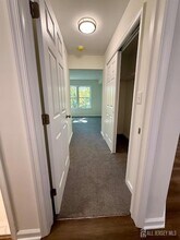 1238 Waterford Dr in Edison, NJ - Foto de edificio - Building Photo