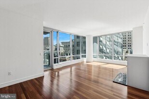 1414 S Penn Square in Philadelphia, PA - Building Photo