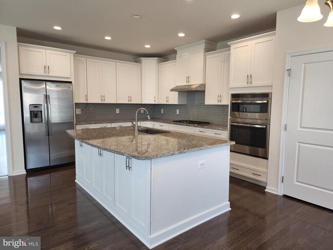 25020 Cambridge Hl Ter in Chantilly, VA - Building Photo - Building Photo