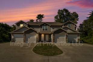 6295 NE 44th St in Kansas City, MO - Building Photo