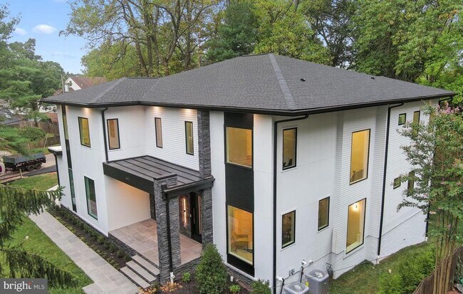 property at 1614 6th Pl