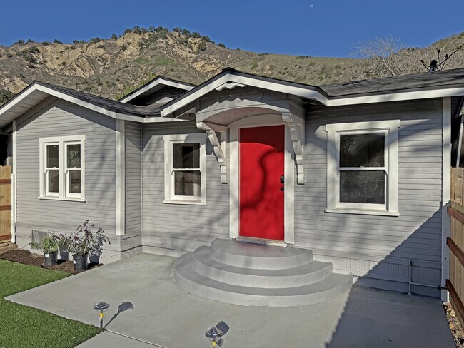 8704 Nye Rd in Ventura, CA - Building Photo - Building Photo