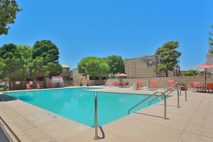 La Estancia Apartamentos