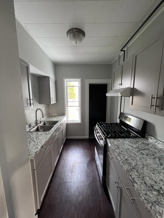 118 Riddle St, Unit #2 in Manchester, NH - Foto de edificio