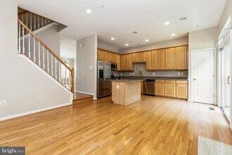 49 Inkberry Cir in Gaithersburg, MD - Building Photo - Building Photo