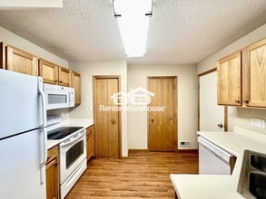 1321 SE Delaware Ave in Ankeny, IA - Building Photo - Building Photo