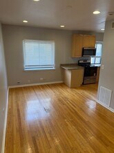 4946 N Harding Ave in Chicago, IL - Building Photo - Building Photo