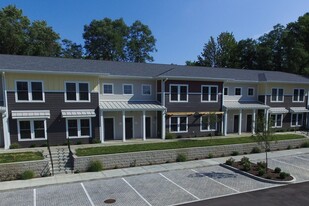 Cedar Bluff Apartments in Bloomington, IN - Foto de edificio - Building Photo