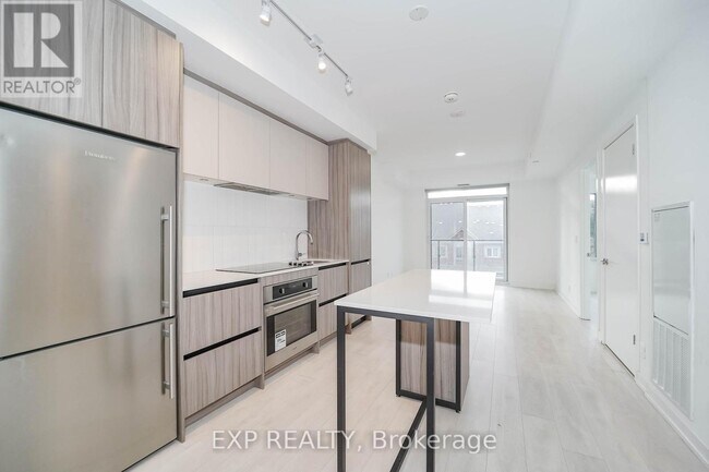 8 Beverley Glen Blvd in Vaughan, ON - Building Photo - Building Photo