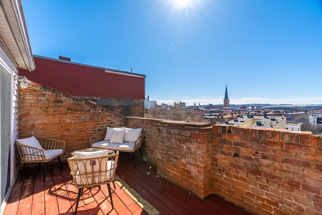 55 E Clifton Ave, Unit Penthouse in Cincinnati, OH - Foto de edificio