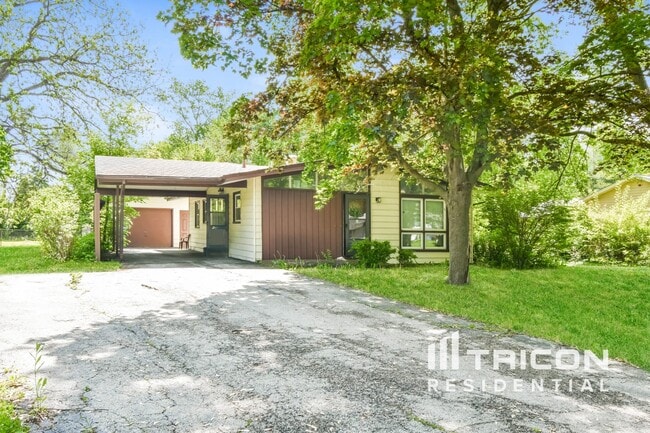 property at 30477 N Oak Grove Ave