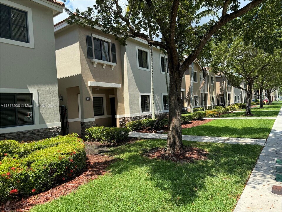 22631 SW 88th Pl in Cutler Bay, FL - Building Photo