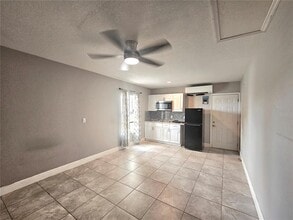 6907 Von Bampus Dr in Orlando, FL - Foto de edificio - Building Photo