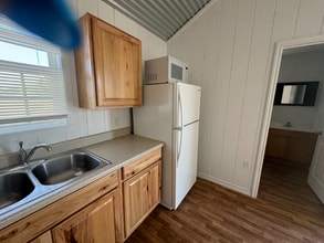 930 County Rd 3390 in Kempner, TX - Foto de edificio - Building Photo