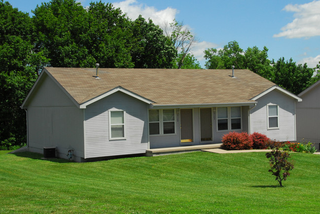 Oakcrest Duplexes in Kansas City, MO - Building Photo - Building Photo