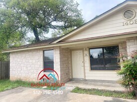 1408A Earle St in San Marcos, TX - Building Photo