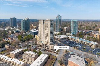 21 Delmont Dr NE, Unit 7 in Atlanta, GA - Foto de edificio - Building Photo