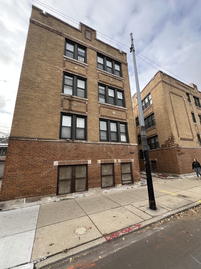 4224 N Clark St in Chicago, IL - Building Photo - Building Photo