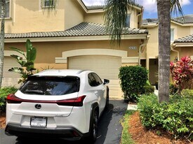 2233 Ensenada Terrace in Weston, FL - Building Photo