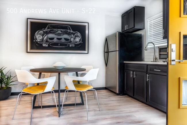 500 Andrews Ave in Dallas, TX - Building Photo - Building Photo