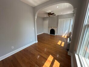 376 Forrest St, Unit 2 in Jersey City, NJ - Building Photo - Building Photo