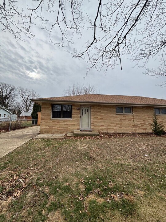 2105 Burwell St in Urbana, IL - Building Photo