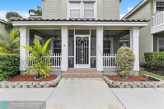 10569 NW 56th Pl in Coral Springs, FL - Foto de edificio - Building Photo