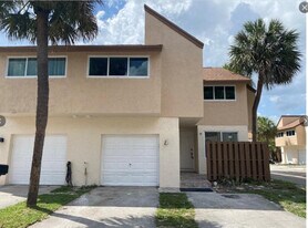 8233 NW 8th Ct in Plantation, FL - Building Photo