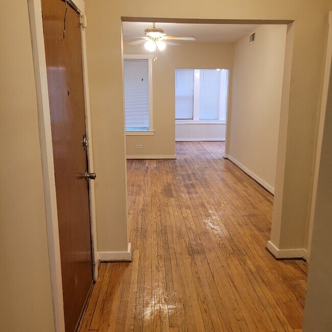6723 S Clyde Ave in Chicago, IL - Building Photo - Building Photo