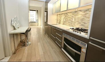75 Wall St in New York, NY - Building Photo - Building Photo