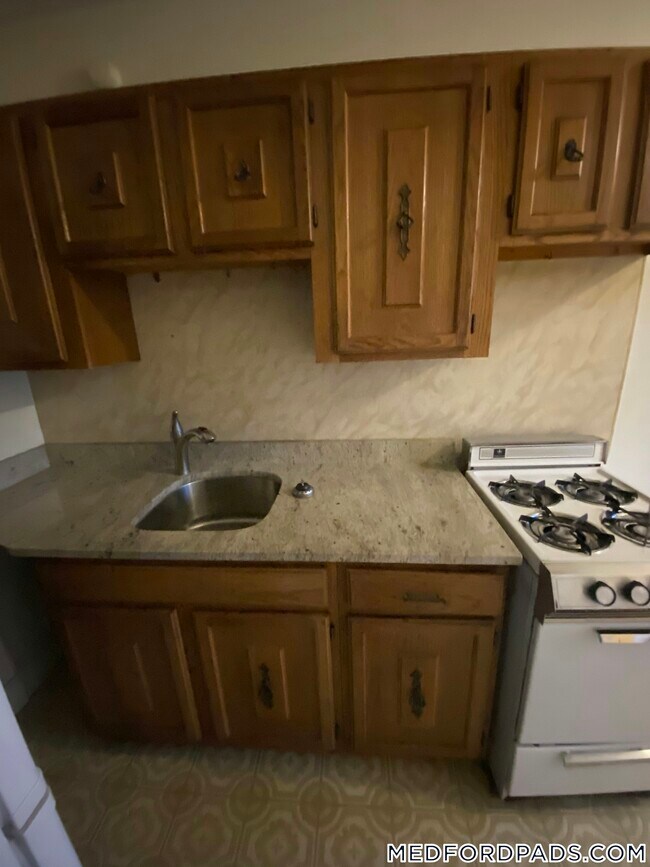 63 Fellsway W in Medford, MA - Foto de edificio - Building Photo