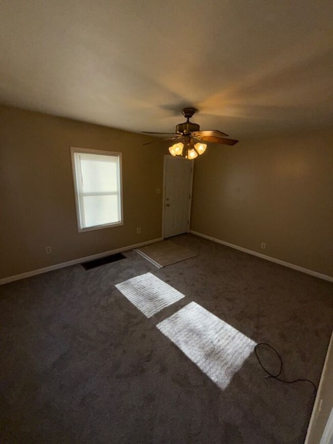 2256 Sweetser Ave in Evansville, IN - Building Photo - Building Photo