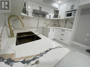 21 Baccarat Crescent in Brampton, ON - Building Photo - Building Photo