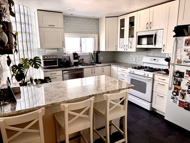 2029 Fitzwater St, Unit A in Philadelphia, PA - Building Photo - Building Photo