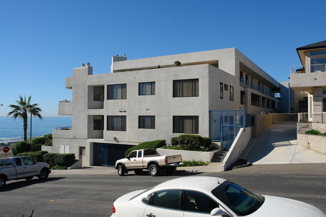 111 Tamarack Ave in Carlsbad, CA - Building Photo - Building Photo