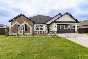 439 N Otoe St in Farmington, AR - Building Photo