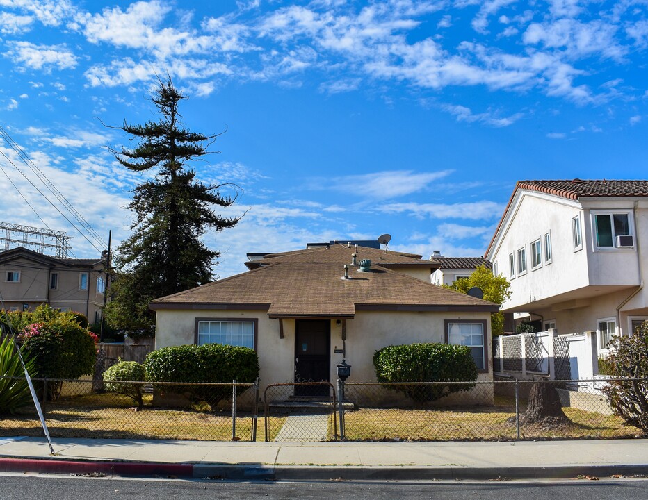 2422 Carnegie Ln in Redondo Beach, CA - Building Photo