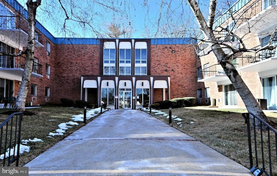 120 N Bethlehem Pike, Unit 208-A in Fort Washington, PA - Building Photo