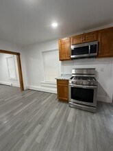 298 Pine St, Unit 1 in Gardner, MA - Foto de edificio - Building Photo