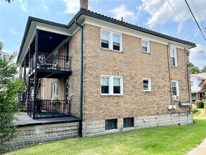 401 Cornell Ave, Unit Apt 4 in Pittsburgh, PA - Foto de edificio - Building Photo