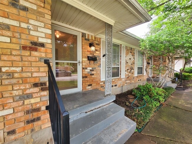 7409 Brentcove Cir in Dallas, TX - Foto de edificio - Building Photo